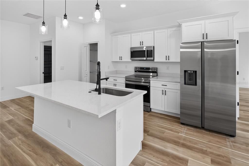 В аренду: $2,100 (4 спален, 2 ванн, 1833 Квадратных фут)