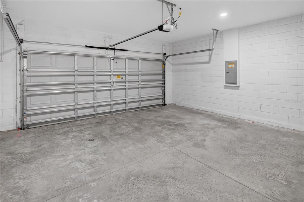 В аренду: $2,100 (4 спален, 2 ванн, 1833 Квадратных фут)