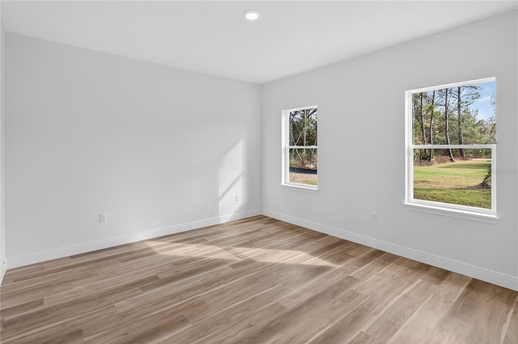 В аренду: $2,100 (4 спален, 2 ванн, 1833 Квадратных фут)