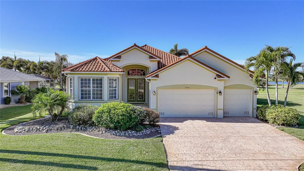 For Sale: $550,000 (3 beds, 2 baths, 2084 Square Feet)