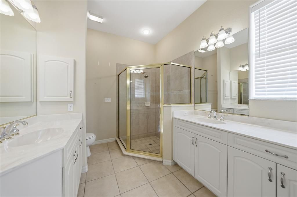 For Sale: $550,000 (3 beds, 2 baths, 2084 Square Feet)