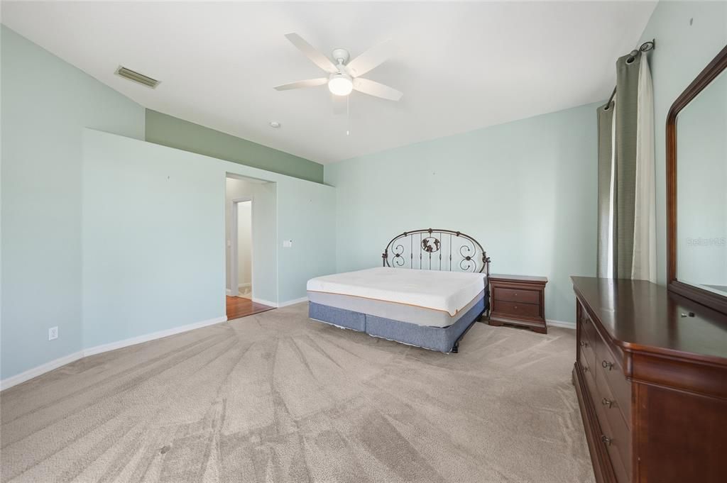 For Sale: $550,000 (3 beds, 2 baths, 2084 Square Feet)