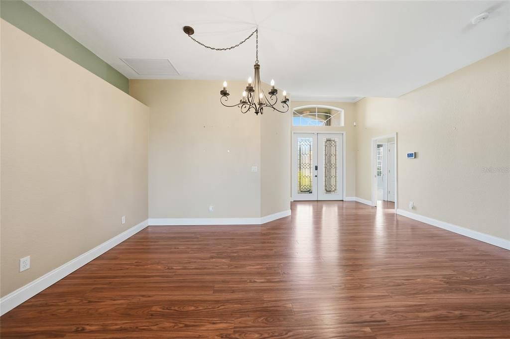 For Sale: $550,000 (3 beds, 2 baths, 2084 Square Feet)