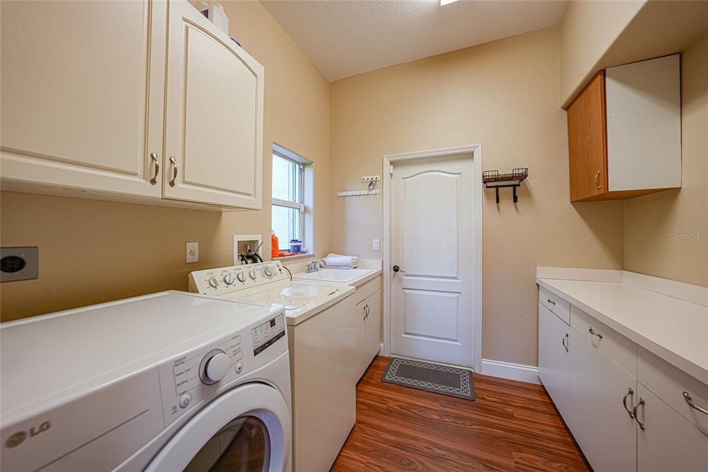 For Sale: $550,000 (3 beds, 2 baths, 2084 Square Feet)