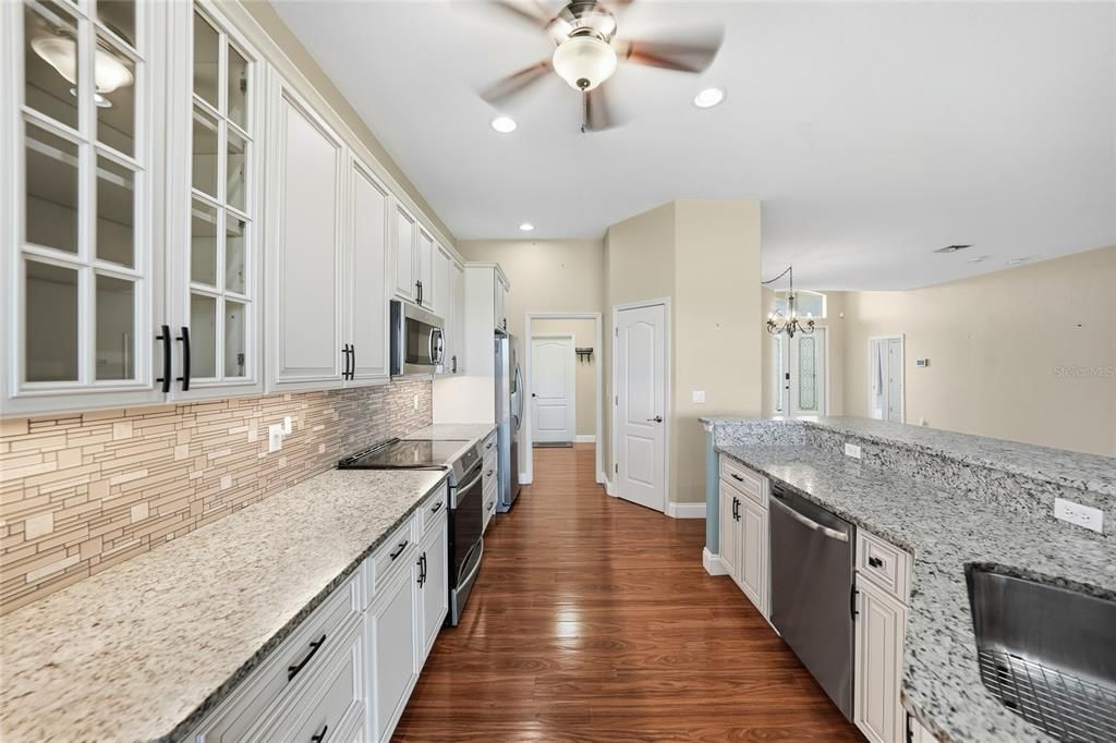 For Sale: $550,000 (3 beds, 2 baths, 2084 Square Feet)