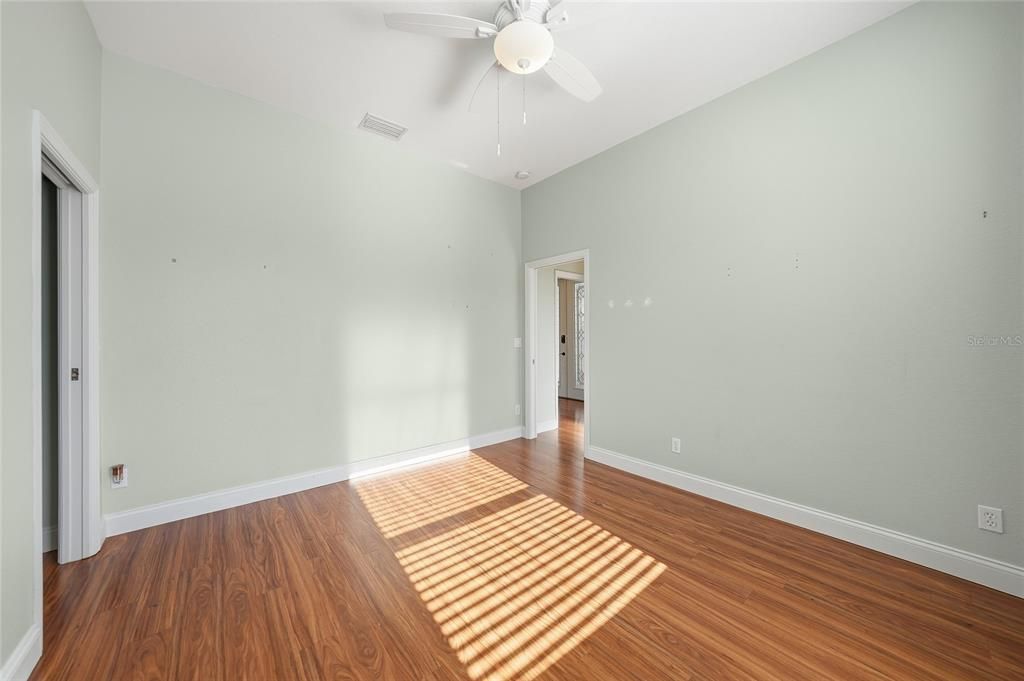 For Sale: $550,000 (3 beds, 2 baths, 2084 Square Feet)