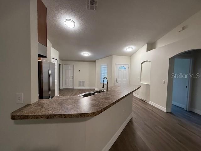 For Rent: $2,300 (3 beds, 2 baths, 1384 Square Feet)