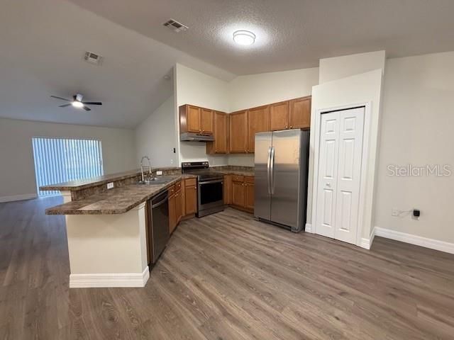 For Rent: $2,300 (3 beds, 2 baths, 1384 Square Feet)
