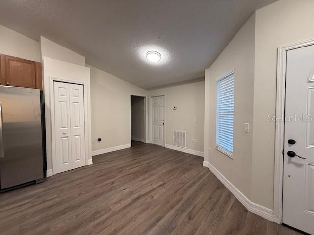 For Rent: $2,300 (3 beds, 2 baths, 1384 Square Feet)