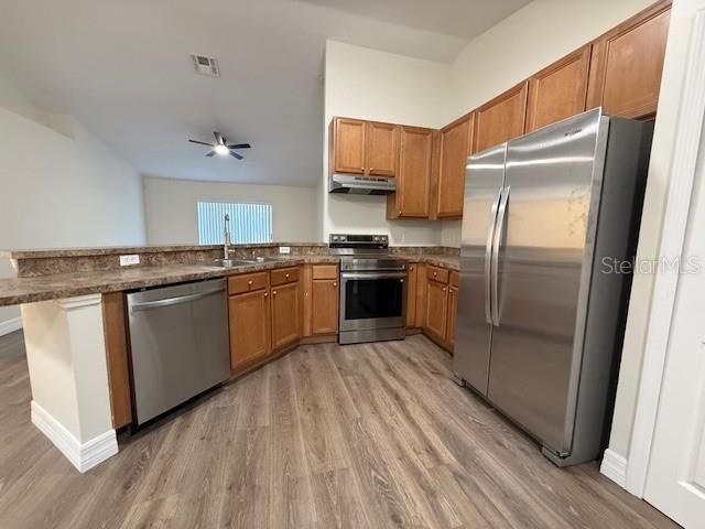 For Rent: $2,300 (3 beds, 2 baths, 1384 Square Feet)
