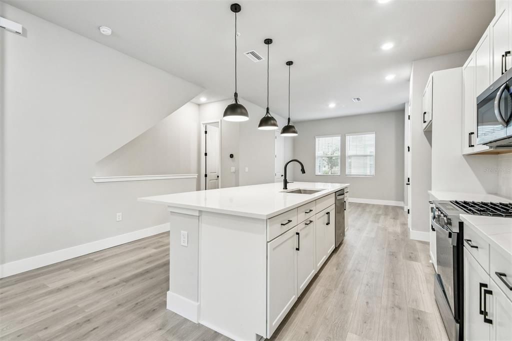 На продажу: $659,990 (3 спален, 3 ванн, 1952 Квадратных фут)