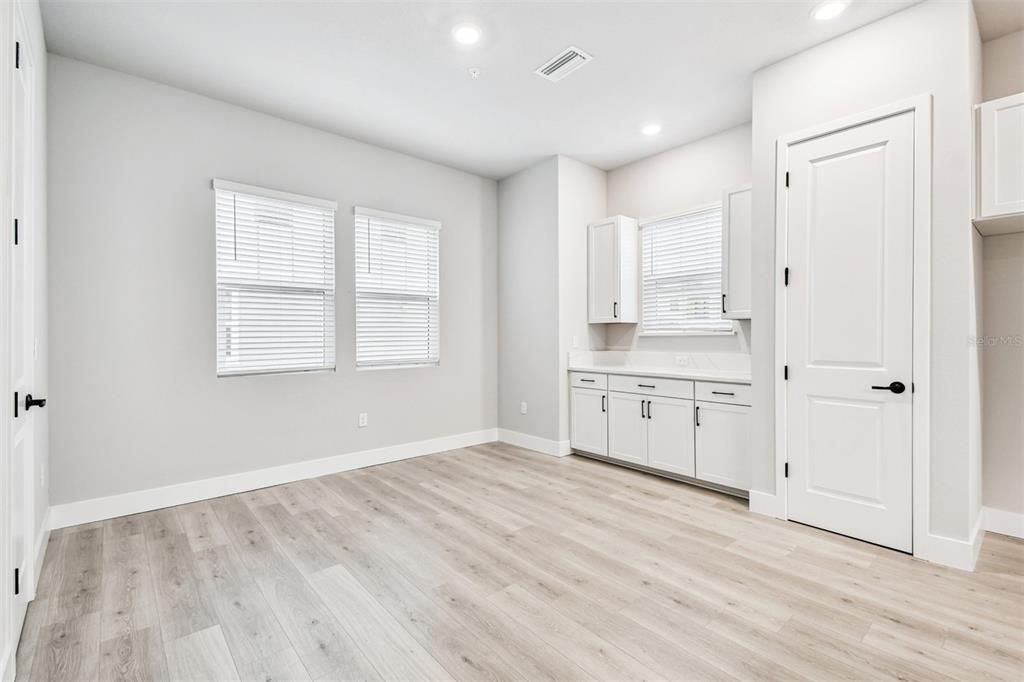 На продажу: $659,990 (3 спален, 3 ванн, 1952 Квадратных фут)