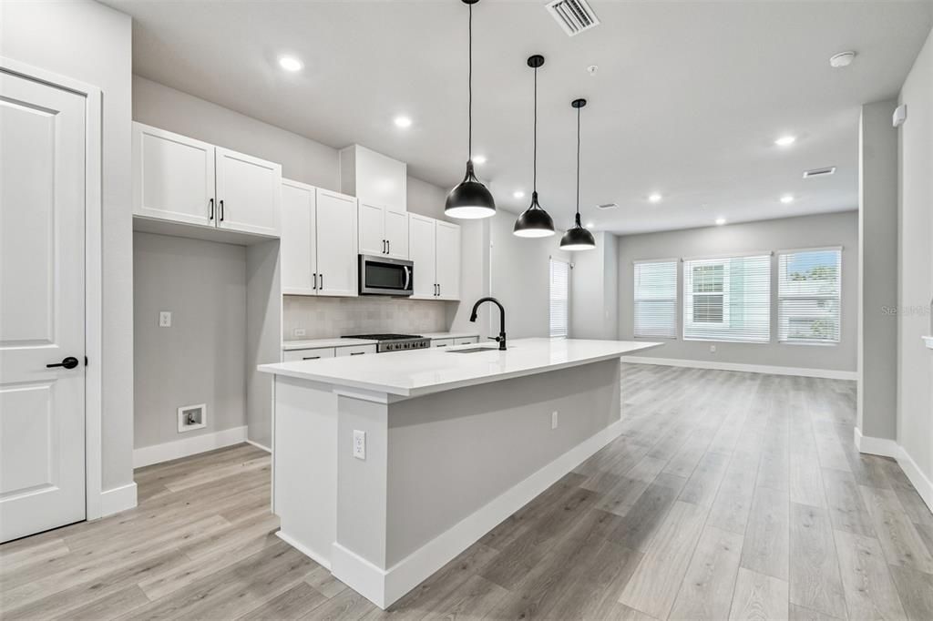 На продажу: $659,990 (3 спален, 3 ванн, 1952 Квадратных фут)