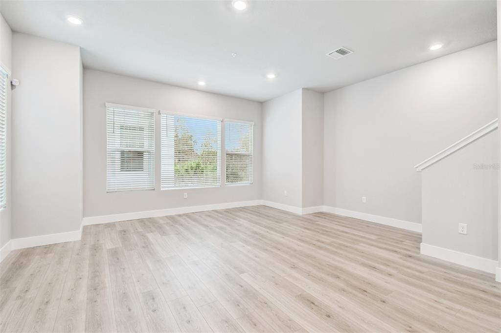 На продажу: $659,990 (3 спален, 3 ванн, 1952 Квадратных фут)