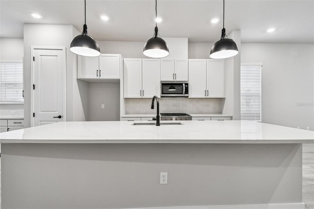 На продажу: $659,990 (3 спален, 3 ванн, 1952 Квадратных фут)