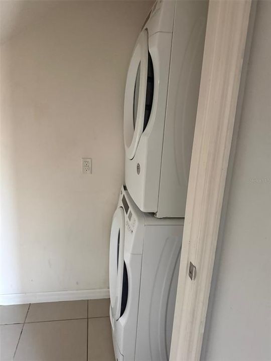 For Rent: $2,150 (3 beds, 2 baths, 1417 Square Feet)