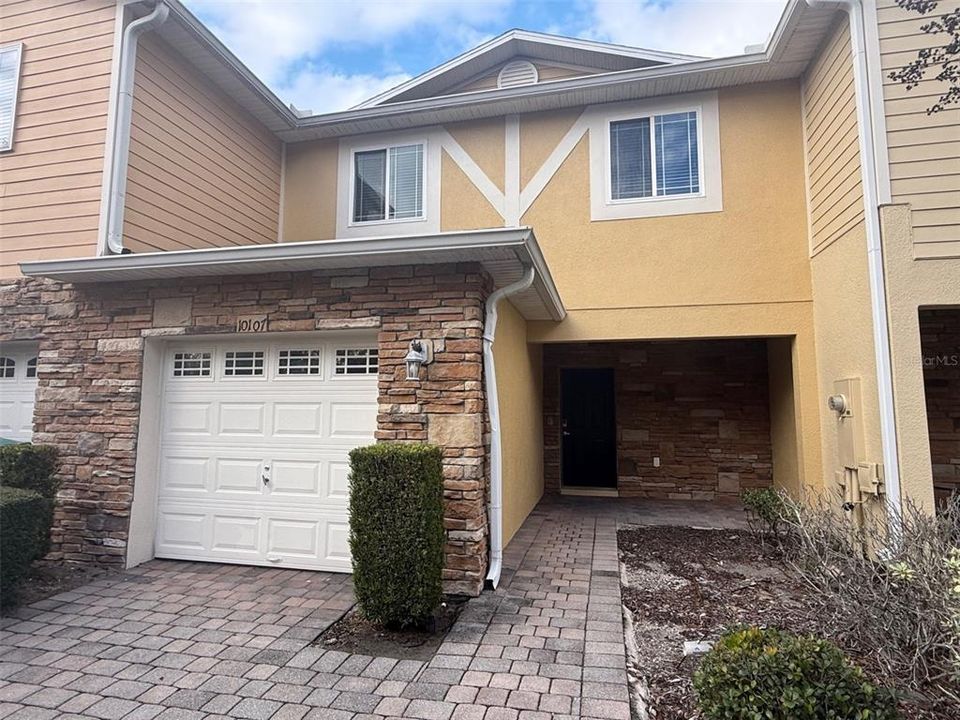 For Rent: $2,150 (3 beds, 2 baths, 1417 Square Feet)