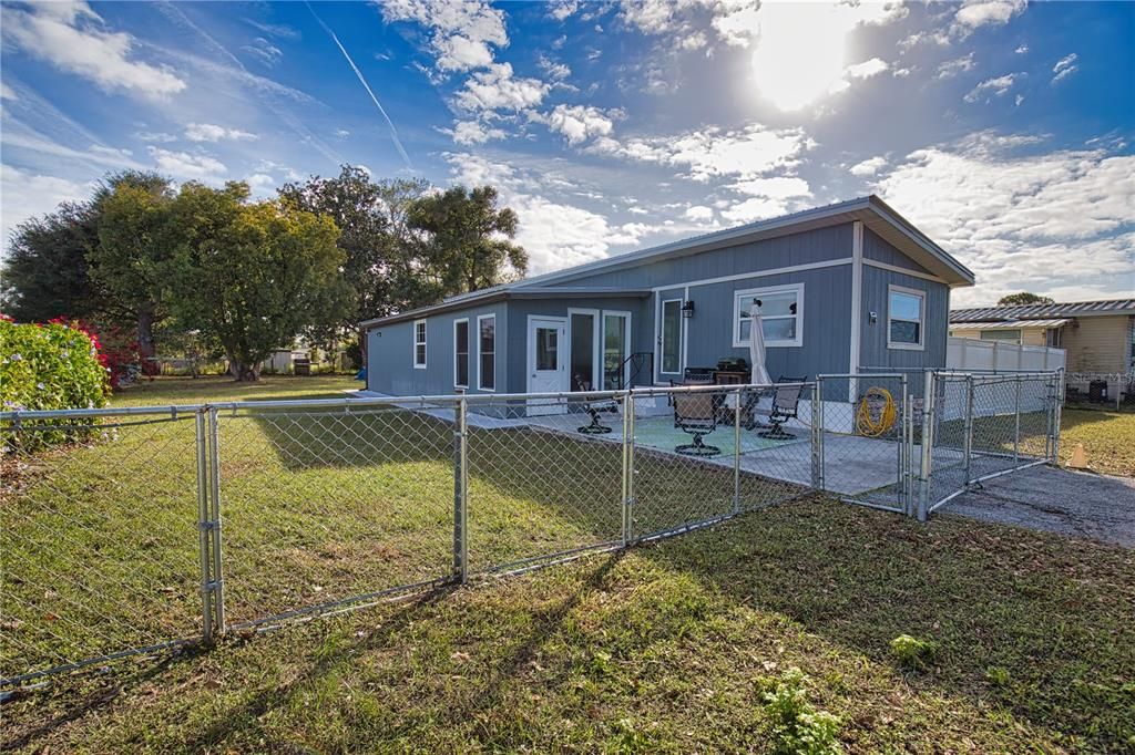 For Sale: $129,900 (2 beds, 2 baths, 672 Square Feet)