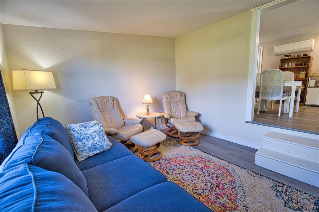 For Sale: $129,900 (2 beds, 2 baths, 672 Square Feet)