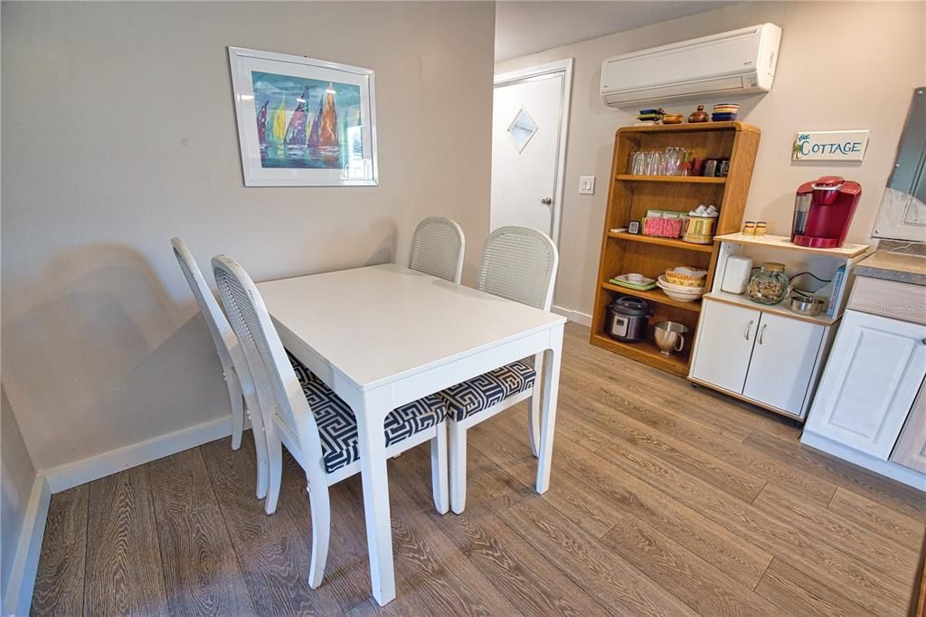 For Sale: $129,900 (2 beds, 2 baths, 672 Square Feet)