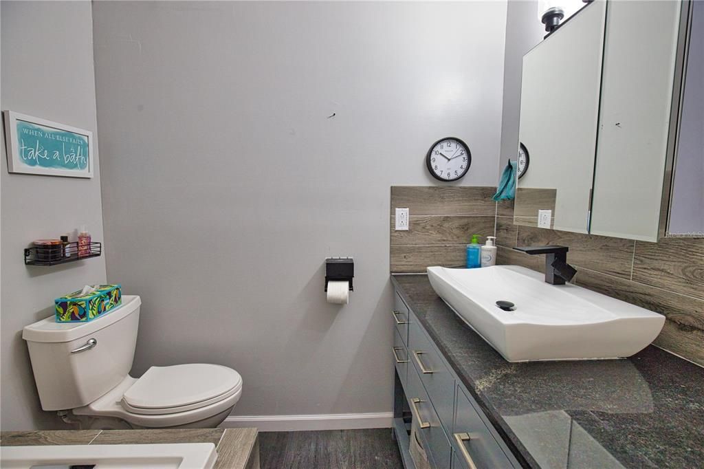 For Sale: $129,900 (2 beds, 2 baths, 672 Square Feet)