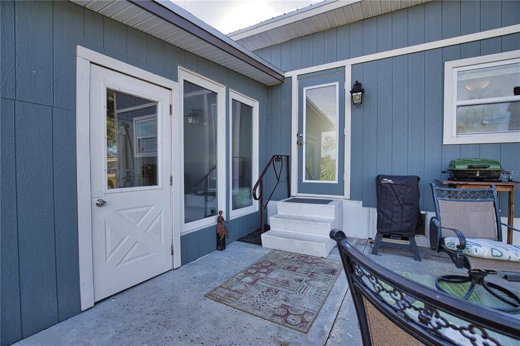 For Sale: $129,900 (2 beds, 2 baths, 672 Square Feet)