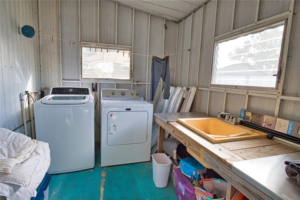 For Sale: $129,900 (2 beds, 2 baths, 672 Square Feet)