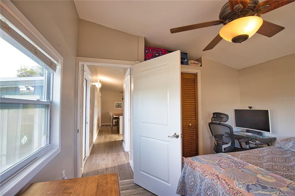 For Sale: $129,900 (2 beds, 2 baths, 672 Square Feet)