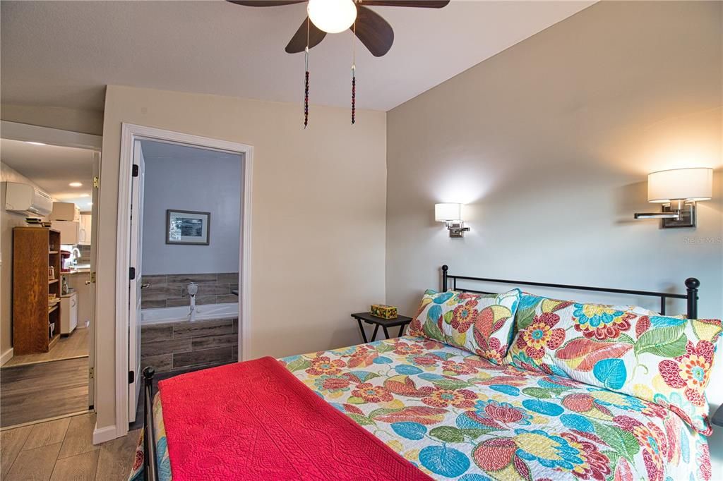 For Sale: $129,900 (2 beds, 2 baths, 672 Square Feet)