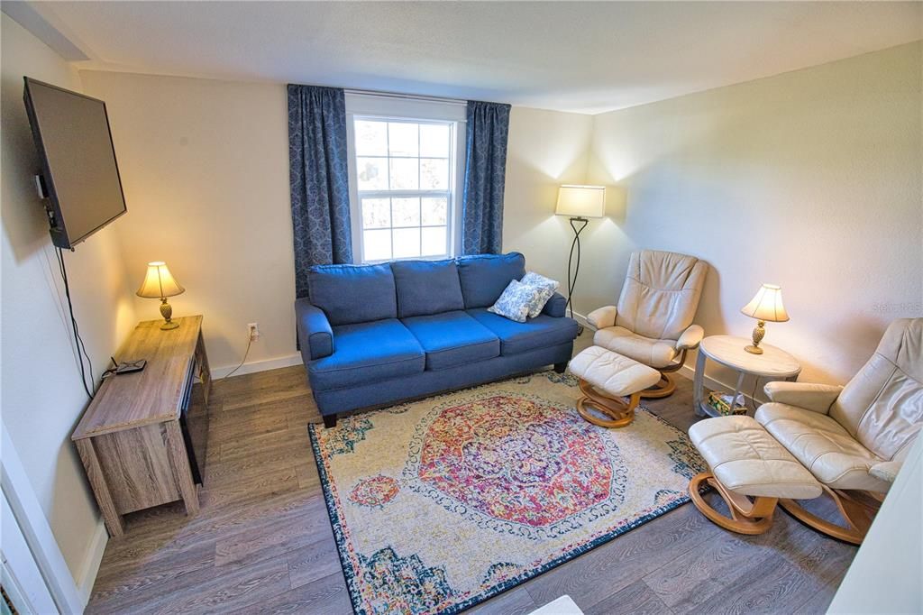 For Sale: $129,900 (2 beds, 2 baths, 672 Square Feet)