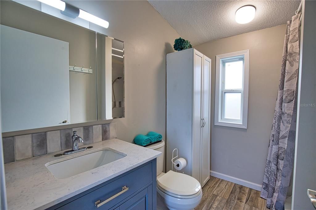 For Sale: $129,900 (2 beds, 2 baths, 672 Square Feet)