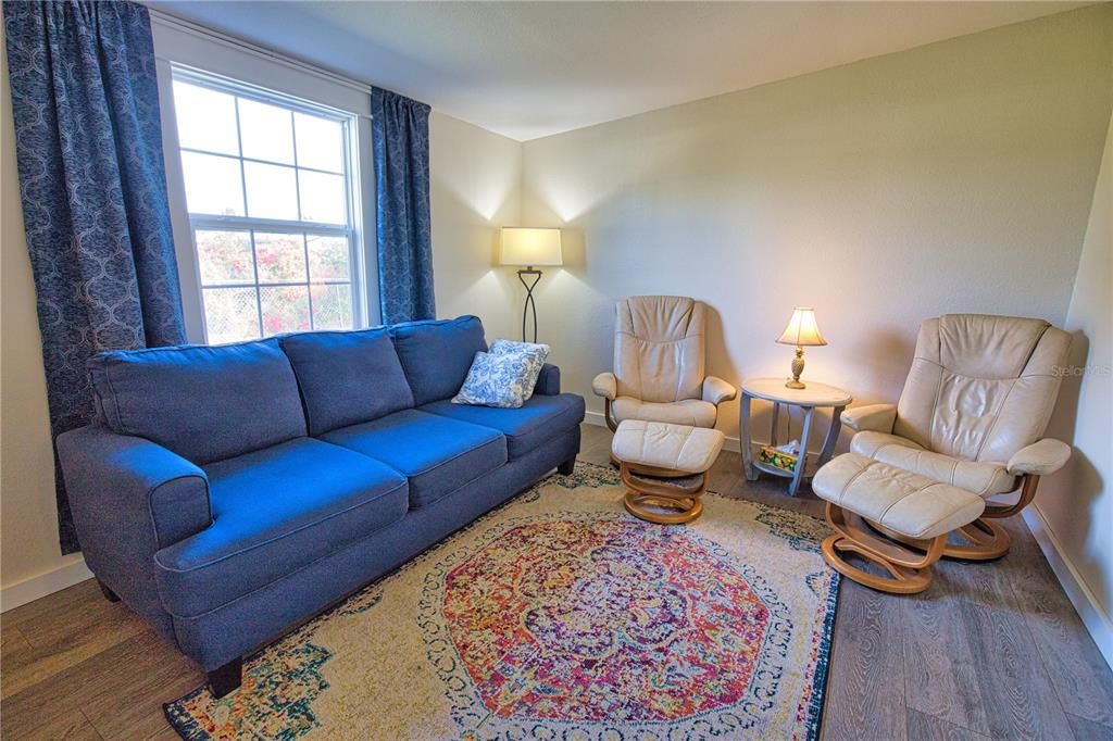 For Sale: $129,900 (2 beds, 2 baths, 672 Square Feet)