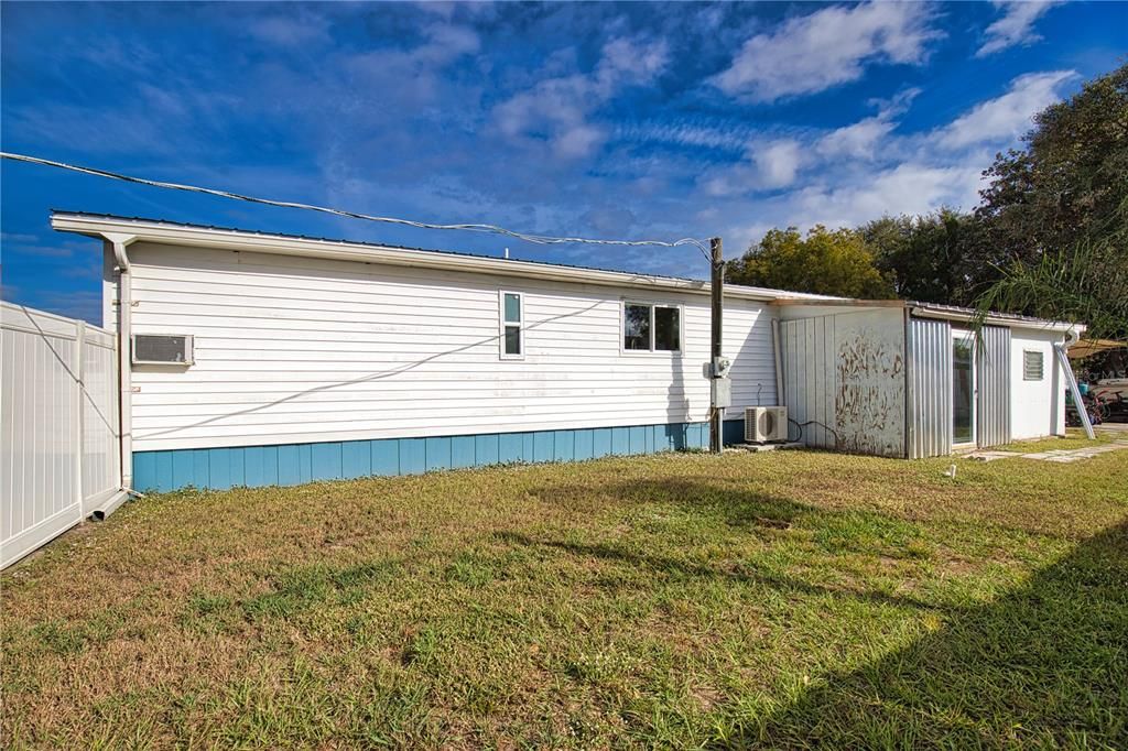 For Sale: $129,900 (2 beds, 2 baths, 672 Square Feet)