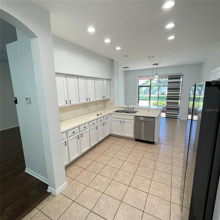 For Rent: $2,750 (3 beds, 2 baths, 1812 Square Feet)