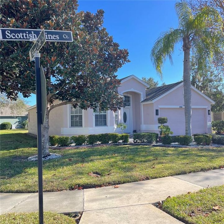 For Rent: $2,750 (3 beds, 2 baths, 1812 Square Feet)