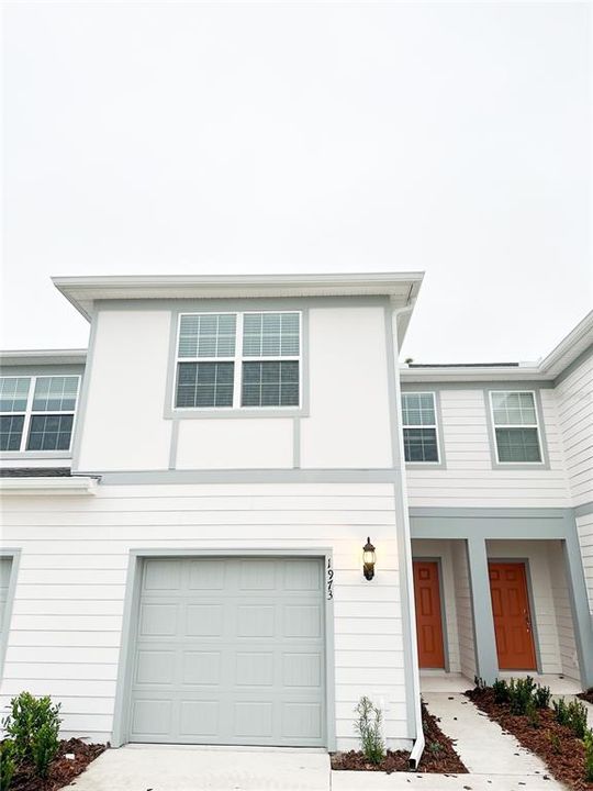 For Rent: $2,690 (3 beds, 2 baths, 1907 Square Feet)