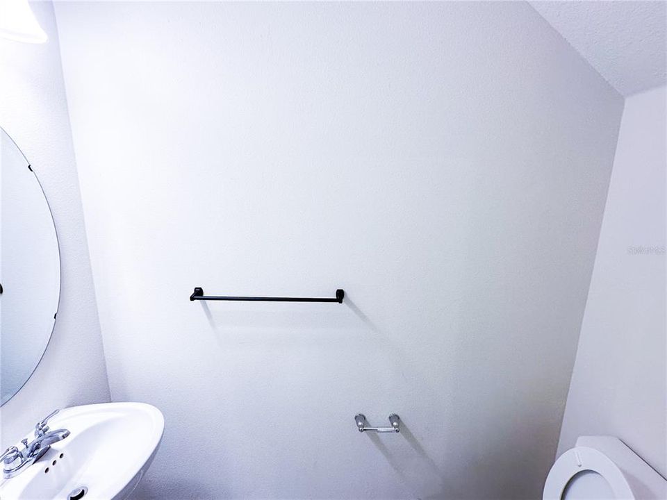 For Rent: $2,690 (3 beds, 2 baths, 1907 Square Feet)