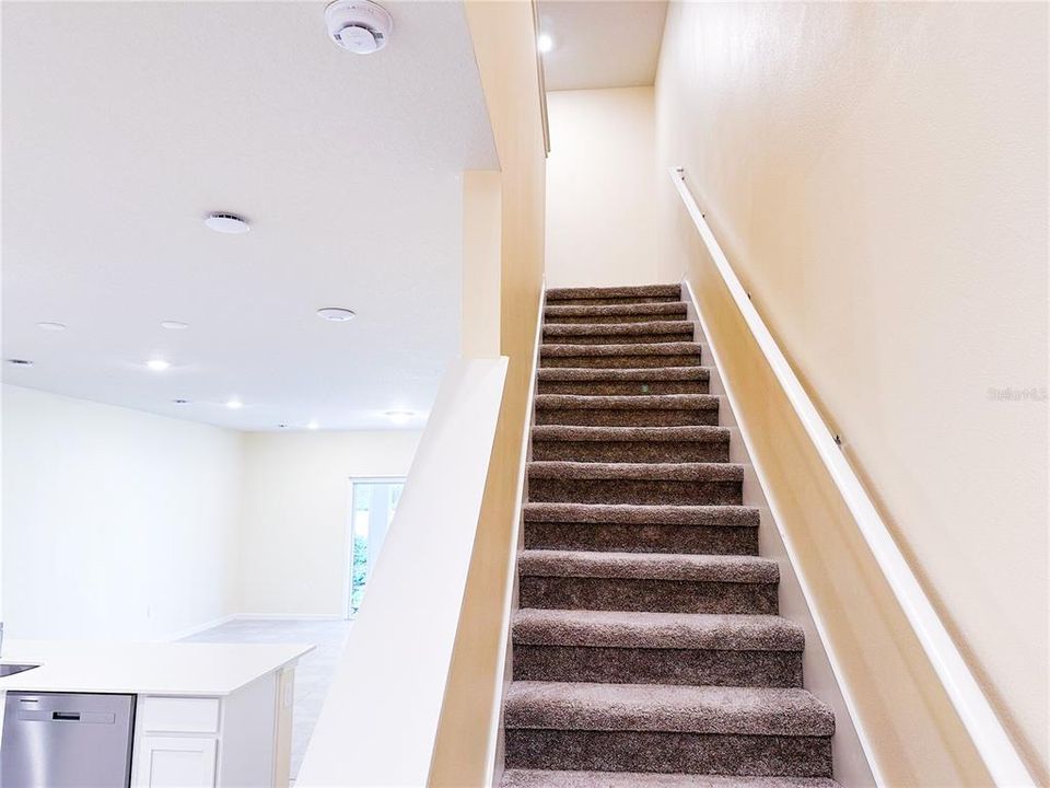 For Rent: $2,690 (3 beds, 2 baths, 1907 Square Feet)