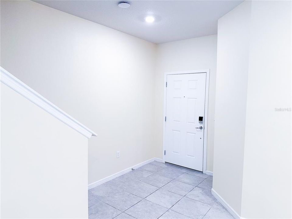 For Rent: $2,690 (3 beds, 2 baths, 1907 Square Feet)