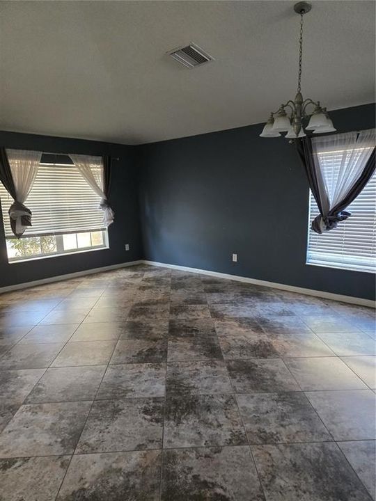 For Rent: $1,850 (3 beds, 2 baths, 1814 Square Feet)