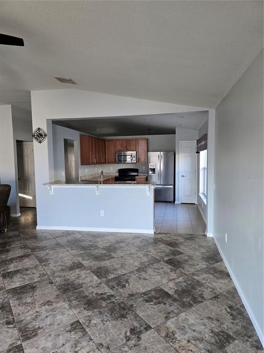 For Rent: $1,850 (3 beds, 2 baths, 1814 Square Feet)