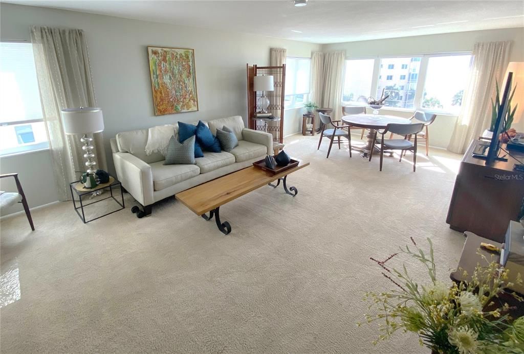 En Venta: $649,900 (2 camas, 2 baños, 1165 Pies cuadrados)