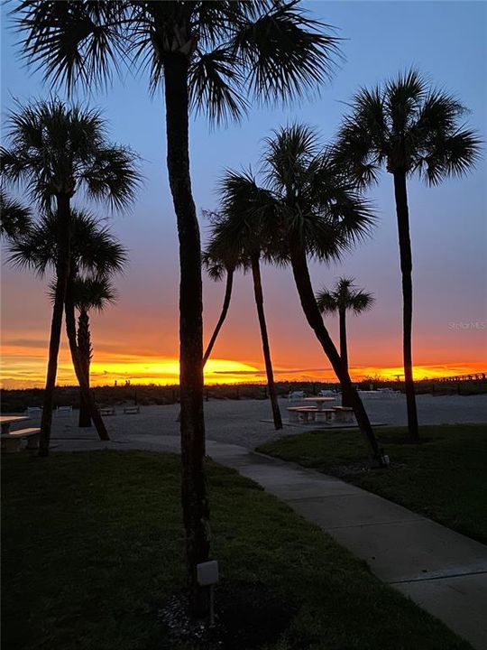 En Venta: $649,900 (2 camas, 2 baños, 1165 Pies cuadrados)