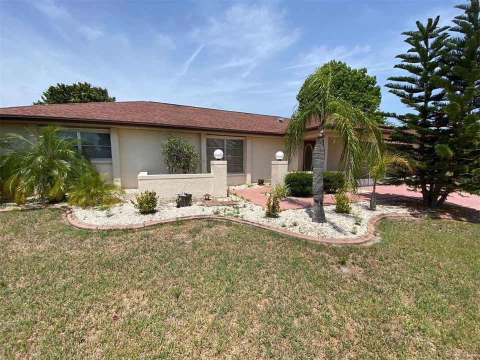 出租: $1,750 (2 贝兹, 2 浴室, 1315 平方英尺)