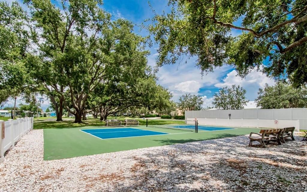 На продажу: $169,900 (2 спален, 2 ванн, 966 Квадратных фут)