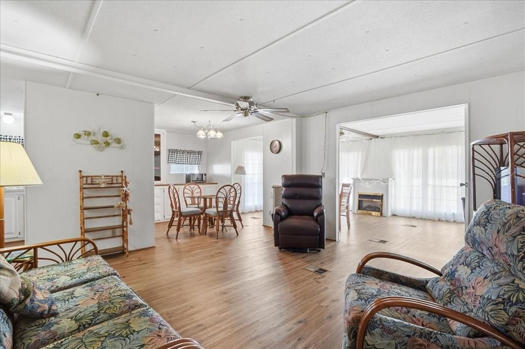 En Venta: $169,900 (2 camas, 2 baños, 966 Pies cuadrados)