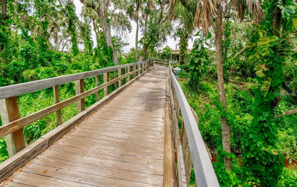 На продажу: $169,900 (2 спален, 2 ванн, 966 Квадратных фут)