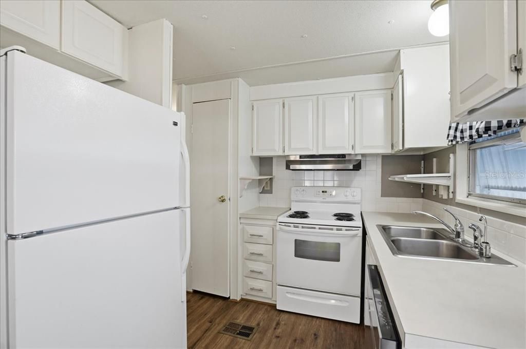 En Venta: $169,900 (2 camas, 2 baños, 966 Pies cuadrados)