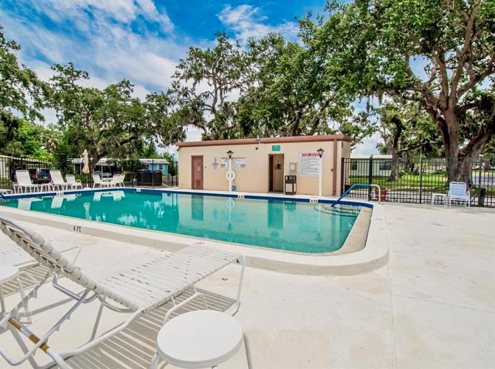 На продажу: $169,900 (2 спален, 2 ванн, 966 Квадратных фут)