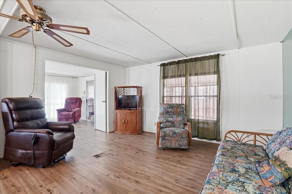 En Venta: $169,900 (2 camas, 2 baños, 966 Pies cuadrados)